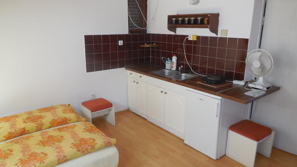 Vadasztanya Apartmanhazak Шиофок Экстерьер фото